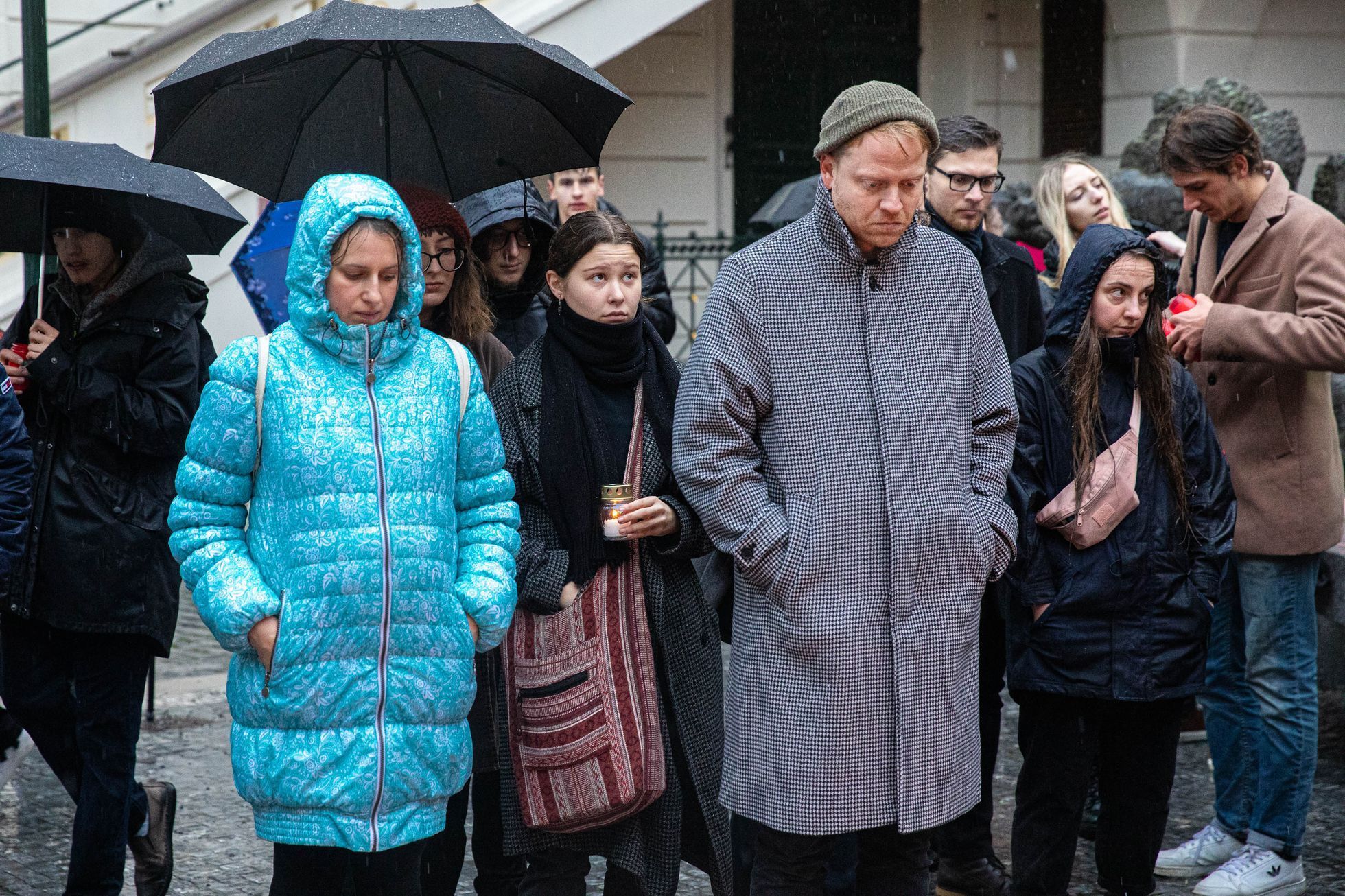 Pietní místo u Karolina, Univerzity Karlovy, po střelbě na Filosofické fakultě, premiér Petr Fiala