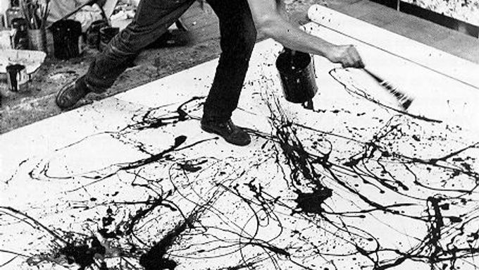 Malíř Jackson Pollock ve svém ateliéru v roce 1950