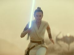 Daisy Ridleyová hraje Rey.