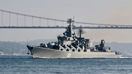 Ruský křižník Moskva byl vlajkovou lodí ruské Černomořské flotily.