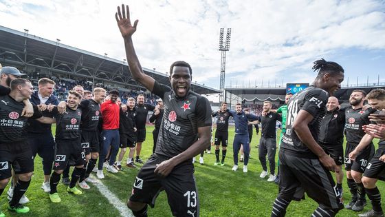 Slavia se raduje z titulu, stačila jí k němu remíza 0:0 s Baníkem v předposledním kole