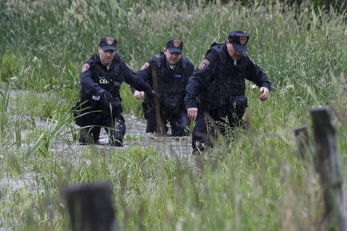 Hon na uprchlé vězně z New Yorku pokračuje, smyčka se utahuje