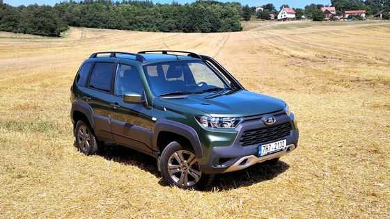 Lada Niva, jak ji neznáte. Verze Travel je dobyvatel stepí v uhlazeném obleku