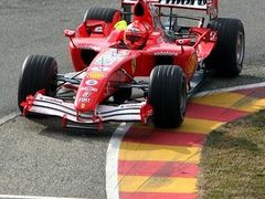 Michael Schumacher stále myslí na osmý titul mistra světa.