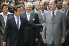 Paříž viděla poprvé starého prezidenta s novým