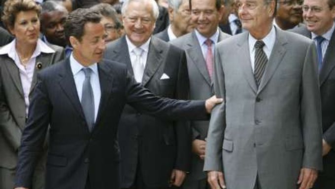 Chirac, který byl ve funkci dvanáct let, předá Sarkozymu úřad ve středu.