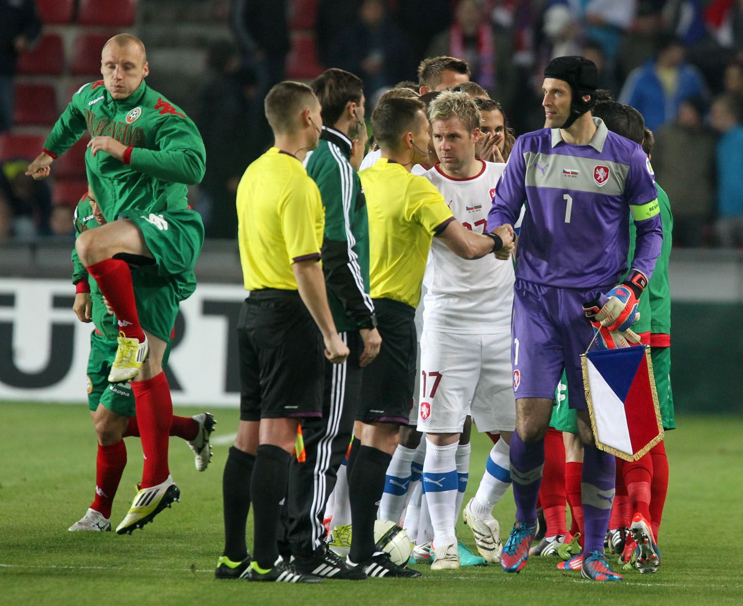 Čeští fotbalisté v utkání kvalifikace MS 2014 proti Bulharsku.