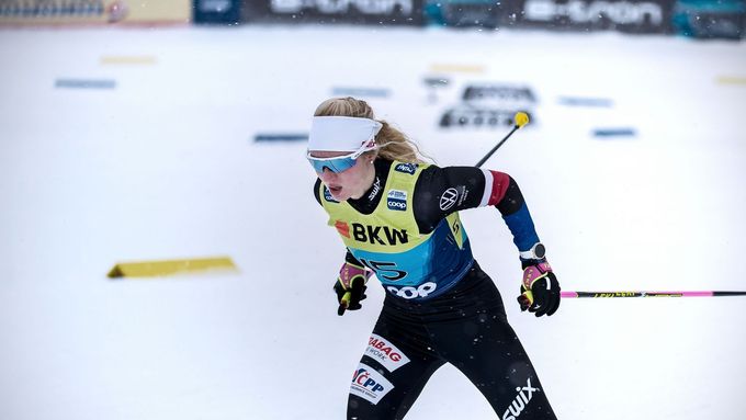 Kateřina Janatová při sprintu ve Světovém poháru v Lahti.