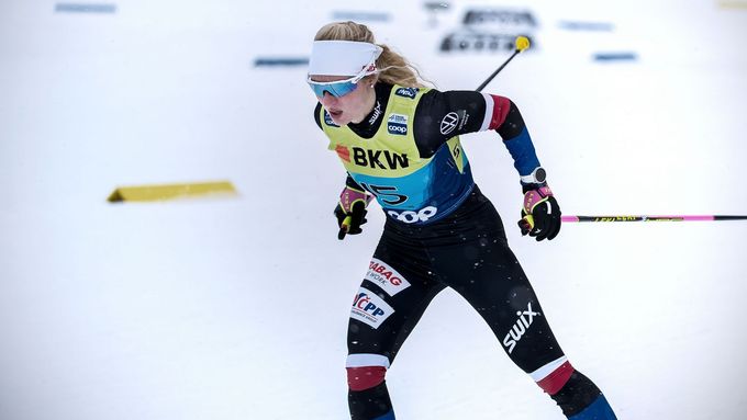 Kateřina Janatová při sprintu ve Světovém poháru v Lahti.