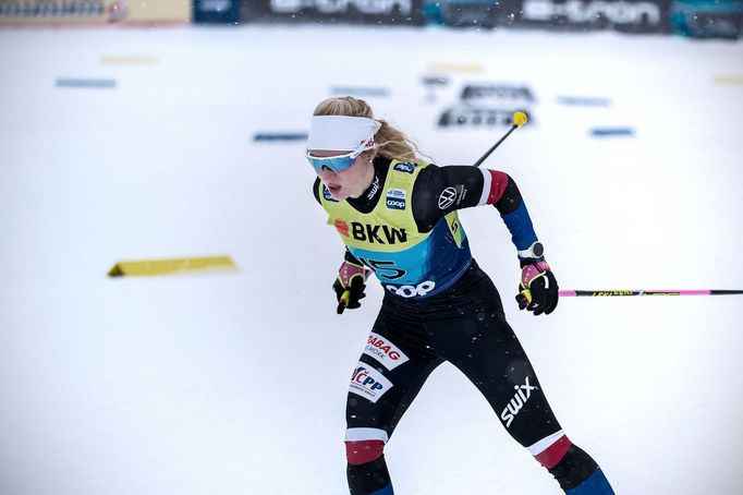 Kateřina Janatová při sprintu ve Světovém poháru v Lahti.