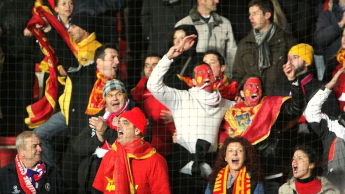 Fanoušci Černé Hory jsou před úterním zápasem rozpolcení