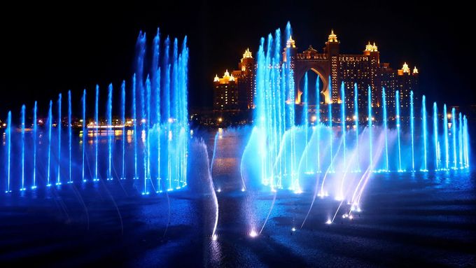 Foto: Dubaj má největší fontánu na světě, zapsali ji do Guinnessovy knihy rekordů