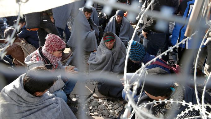 Migranti na řecko-makedonské hranici.