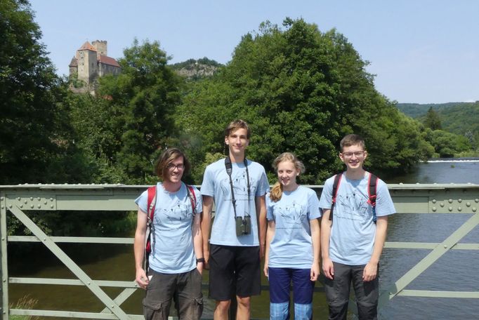 Studenti, kteří reprezentovali v roce 2021 Českou republiku na biologické olympiádě, řešili úkoly, tak jako ostatní, na dálku. Sešli se v Podyjí.