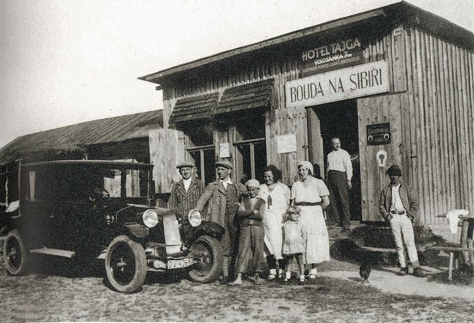 Kantýna J. Jiráska zvaná "Bouda na Sibiři" na Užockém průsmyku, Podkarpatská Rus. Nedatováno.