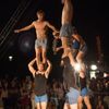 Začal festival Letní letná. Podívejte se na představení akrobatů nového cirkusu pod širým nebem
