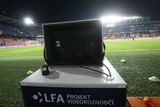 Poprvé v historii české nejvyšší soutěže bylo na ligové utkání připraveno do ostrého provozu video, aby pomohlo rozhodčím rozsoudit sporné situace.