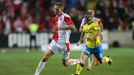 4. kolo Fortuna:Ligy 2020/21, Slavia - Teplice: Lukáš Provod (s míčem) a Alois Hyčka.