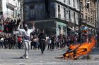 Protivládní protesty v Chile už mají patnáct obětí. Jsme ve válce, řekl prezident