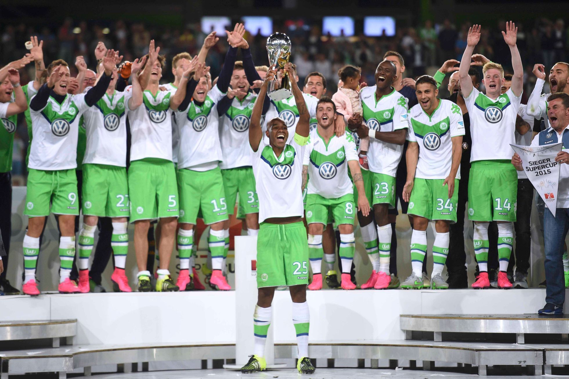 VfL Wolfsburg slaví německý superpohár 2015