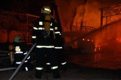 V Českém Těšíně hořela hala, škoda přes dva miliony