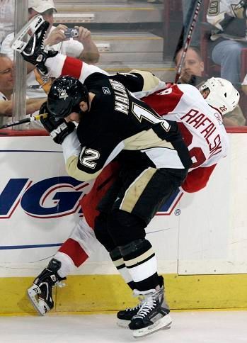 Pittsburgh - Detroit: Rafalski, Malone