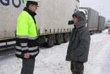 Šéf náchodského Dopravního inspektorátu Pavel Hlaváč vysvětloval řidičům situaci.
