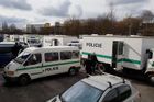 Policie vyhostila 19 zaměstnanců e-shopu Rohlík.cz kvůli nelegální práci. Nejdříve řešila ženy