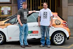 Nový tým učí naděje českého rallye závodit i získávat peníze