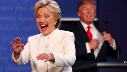Jste Putinova loutka, obvinila Trumpa Clintonová. Nemáte ho ráda, je chytřejší než vy, odsekl Trump
