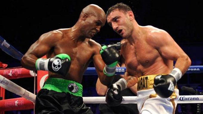Nepochopitelné ukončení boxerského zápasu Hopkins-Murat