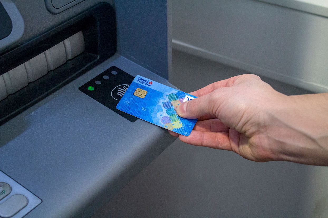 Česká spořitelna bankomat karta bezkontaktní výběr z bankomatu