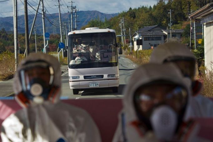 Do poškozené atomové elektrárny Fukušima se 12. listopadu 2011 poprvé oficiálně dostali zástupci médií. V důsledku březnového zemětřesení a následné vlny tsunami unikala do okolního prostředí radioaktivita, šlo o druhou nejhorší nehodu jaderné elektrárny po Černobylu.