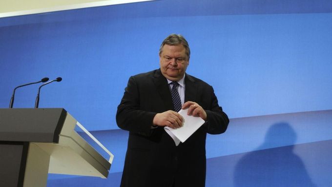 Předseda PASOK Venizelos. Výraz tváře odpovídá situaci.