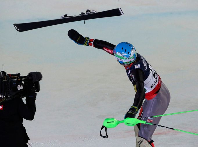 Americký sjezdař Ted Ligety slaví vítězství v superkombinaci