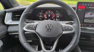 Volkswagen se u Tayronu vrátil ke klasickým tlačítkům na volantu namísto dotykových plošek. Změnu chválíme!