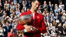 Novak Djokovič slaví triumf na French Open 2016