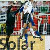 Miroslav Klose střílí gól během utkání Německo - Řecko ve čtvrtfinále Eura 2012