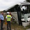 Nehoda autobusu, kamionu a osobního auta