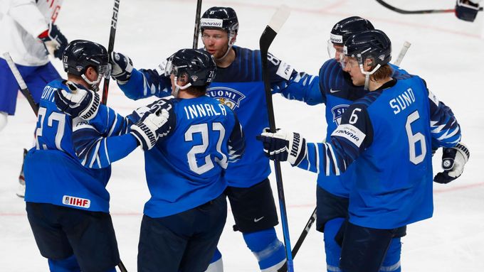 Radost finských hokejistů v utkání s Norskem