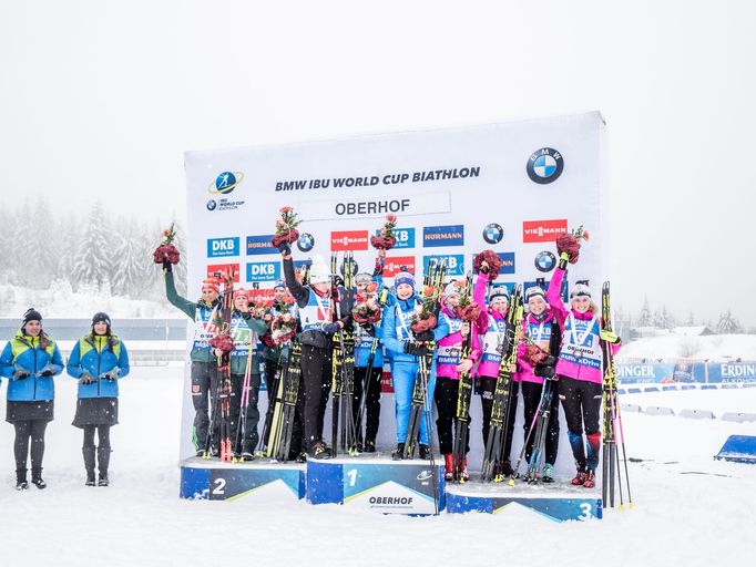 SP v biatlonu 2018/19, Oberhof, štafeta žen: Stupně vítězů (zleva Němky, Rusky a Češky)