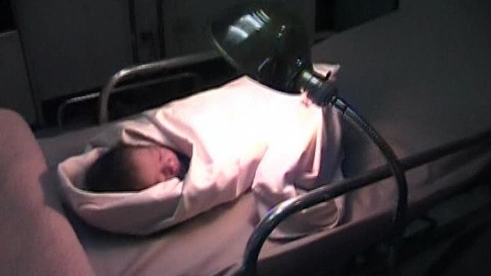 Na záchodcích v letadle našli živé novorozeně