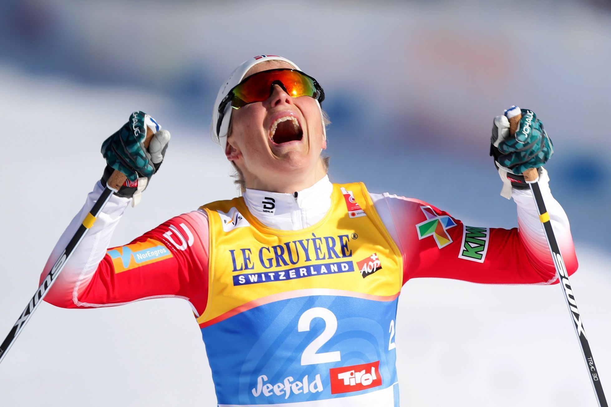 MS v klasickém lyžování 2019, skiatlon žen: Norka Therese Johaugová oslavuje vítězství.