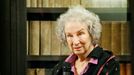 Margaret Atwoodová v Praze roku 2017 přebrala Cenu Franze Kafky.