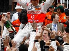 Radost Lewise Hamiltona a týmu McLaren