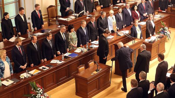 Fotoblog: Nedůvěryhodný premiér žádá poslance o důvěru. Nedostane ji, i když ho podpořil Miloš Zeman