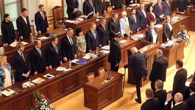 Fotoblog: Nedůvěryhodný premiér žádá poslance o důvěru. Nedostane ji, i když ho podpořil Miloš Zeman