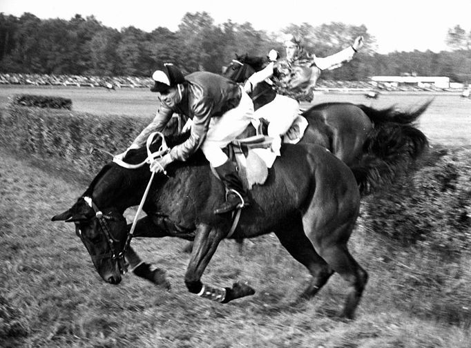 Velká pardubická - historický snímek