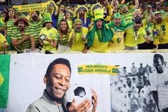 Pelé se ozval z nemocnice a vzpomenul Maradonu: Byl dar sledovat takové finále