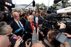 "S nimi sedět nebudeme." Krajní pravice se těsně před eurovolbami rozpadá kvůli AfD